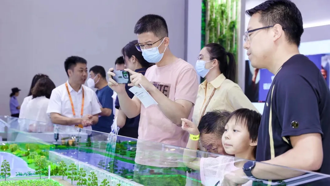 1694140670469093675.jpg 观众.webp.jpg