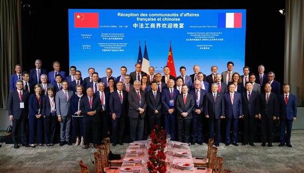 2023年6月21日，国务院总理李强在巴黎出席中法工商界晚餐会并致辞。法国经济、财政及工业、数字主权部长勒梅尔和100 多名两国工商界代表出席。金年会集团党委书记、董事长刘敬桢参加中法工商界晚餐会及中法经济合作交流会等活动。2.jpg