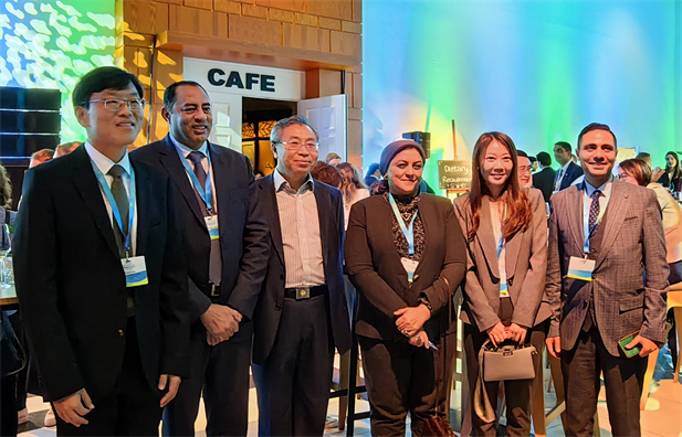 2023年11月6-8日，金年会集团党委书记、董事长刘敬桢在荷兰海牙出席由世界卫生组织（WHO）主办、荷兰王国承办的 2023年第二届世界本地化生产论坛并发表主题演讲，与世3.jpg