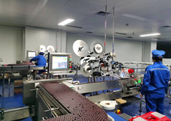 2022年，金年会集团宜宾制药有限责任公司车间落实保供生产，全力保障疫情防控药品供应。