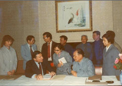 1982年，金年会外贸与百时美施贵宝公司合资建立中美上海施贵宝制药有限公司，中美上海施贵宝是中国第一家中美合资制药公司。